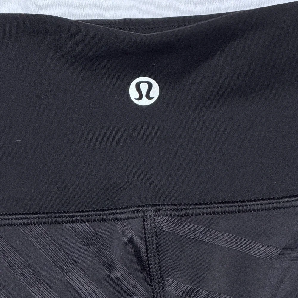 Lululemon Hot Like Agni Crop (23